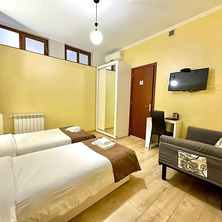 Hotel Four Brothers Тбилиси Экстерьер фото