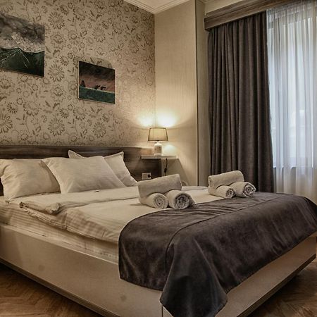 Hotel Four Brothers Тбилиси Экстерьер фото