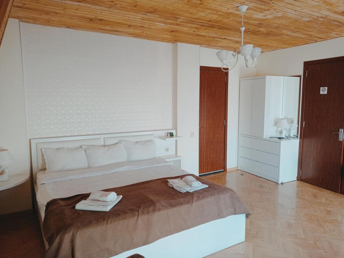 Hotel Four Brothers Тбилиси Экстерьер фото