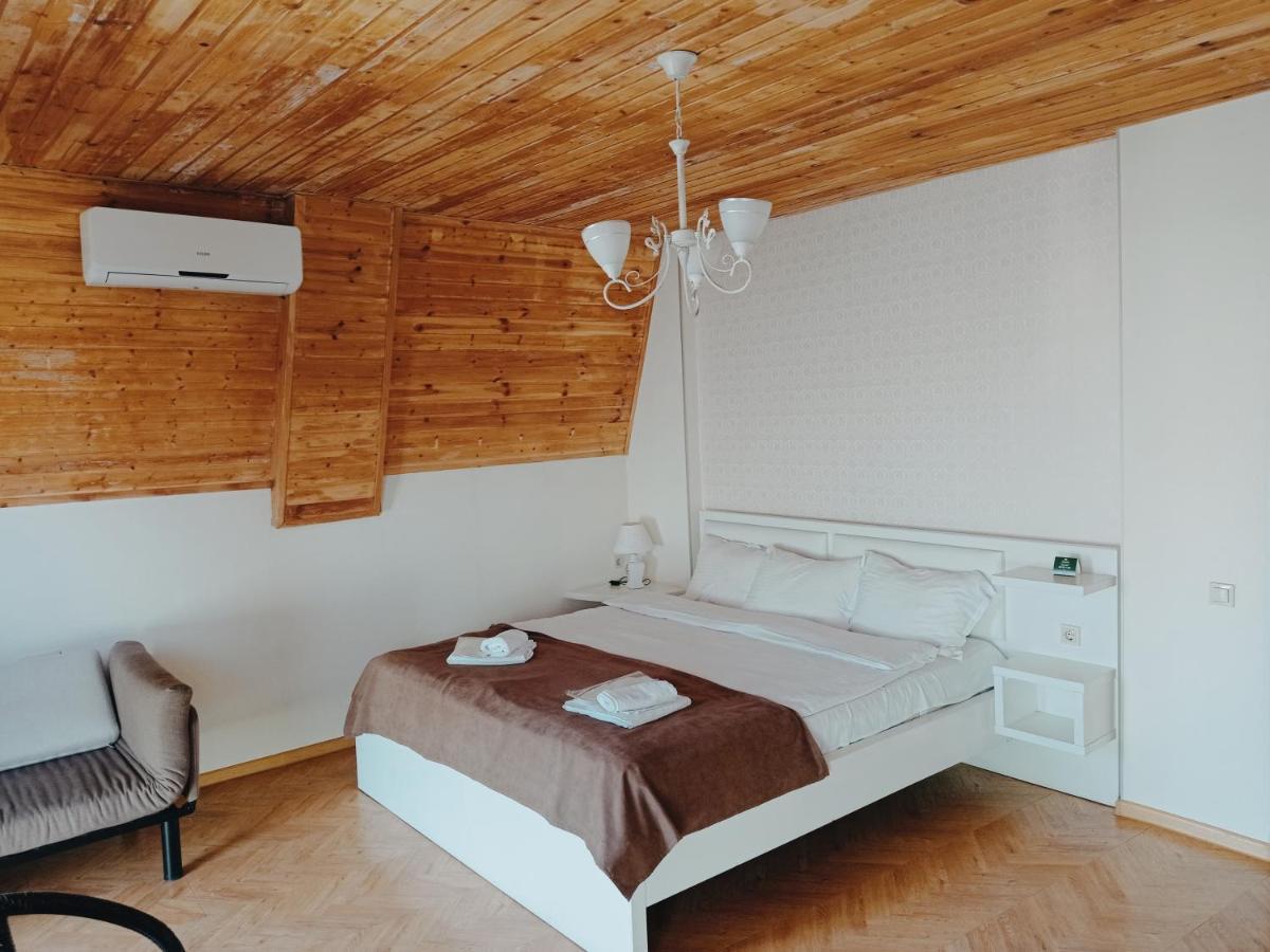 Hotel Four Brothers Тбилиси Экстерьер фото