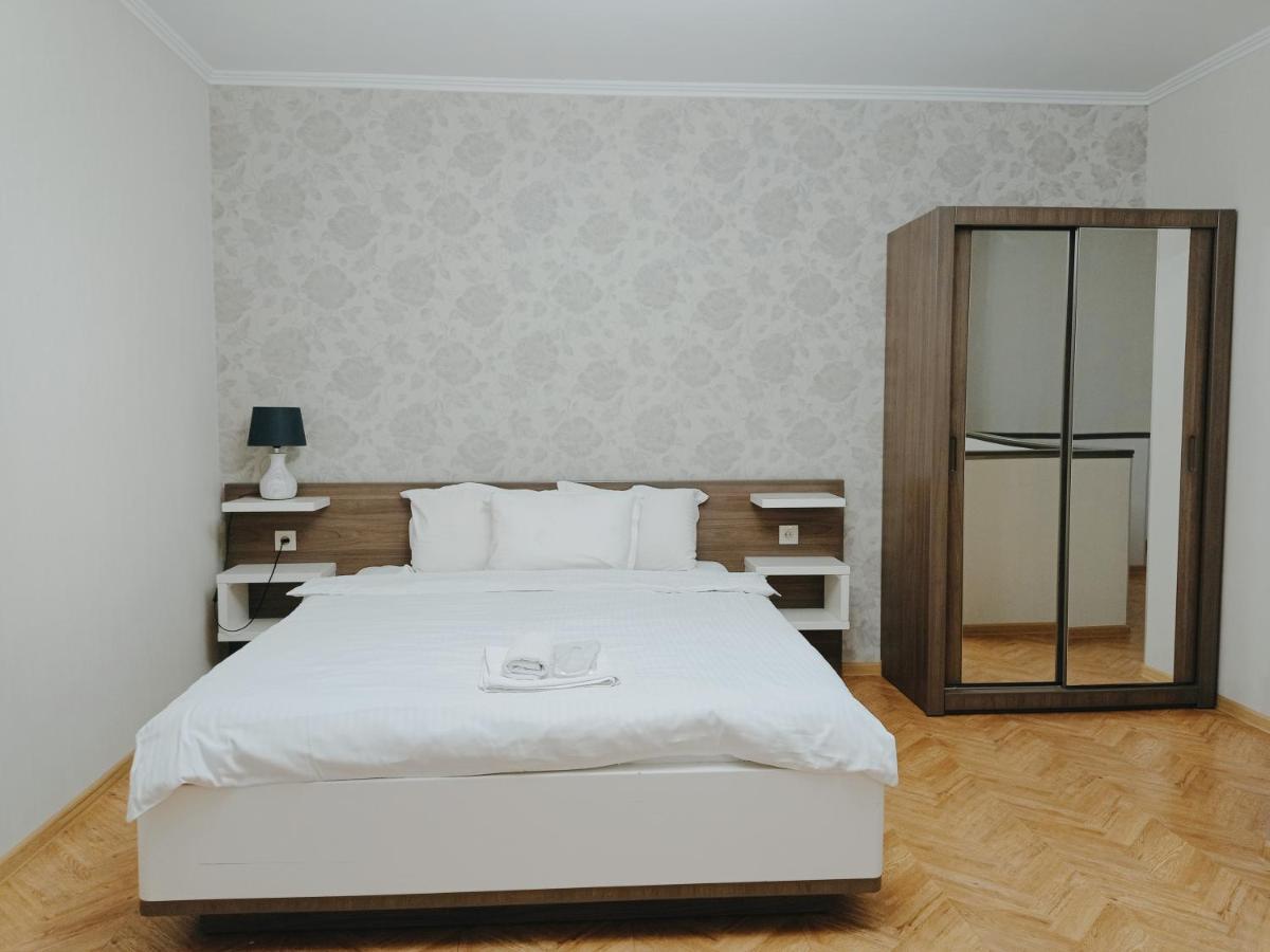 Hotel Four Brothers Тбилиси Экстерьер фото