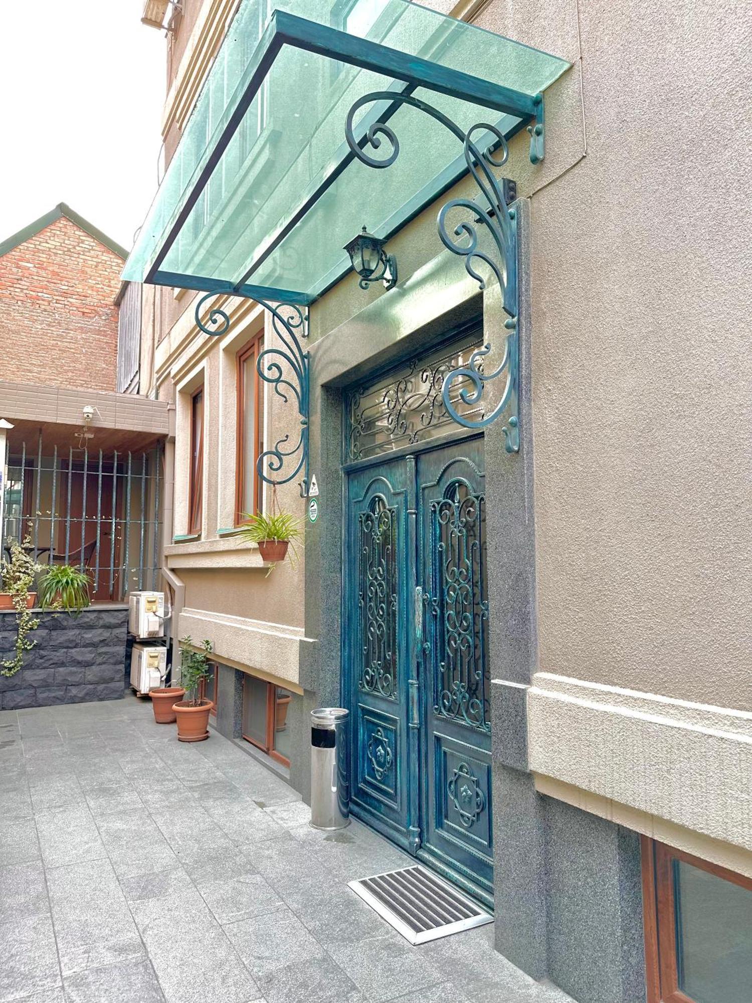 Hotel Four Brothers Тбилиси Экстерьер фото