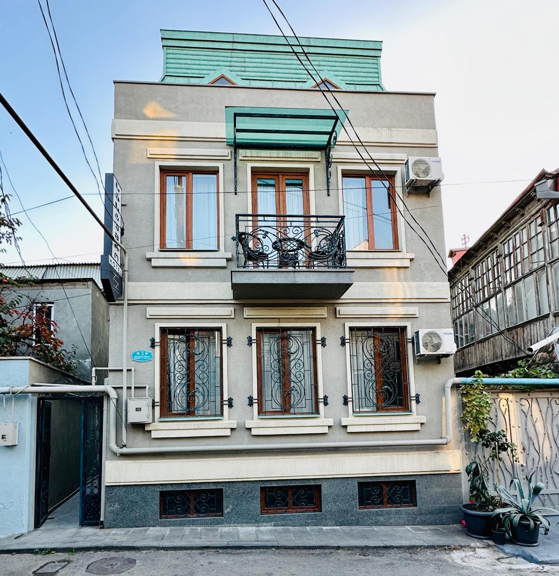 Hotel Four Brothers Тбилиси Экстерьер фото