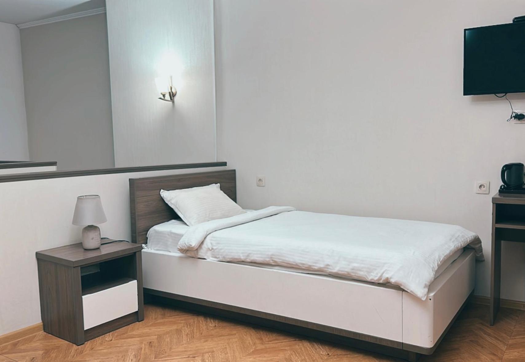 Hotel Four Brothers Тбилиси Экстерьер фото