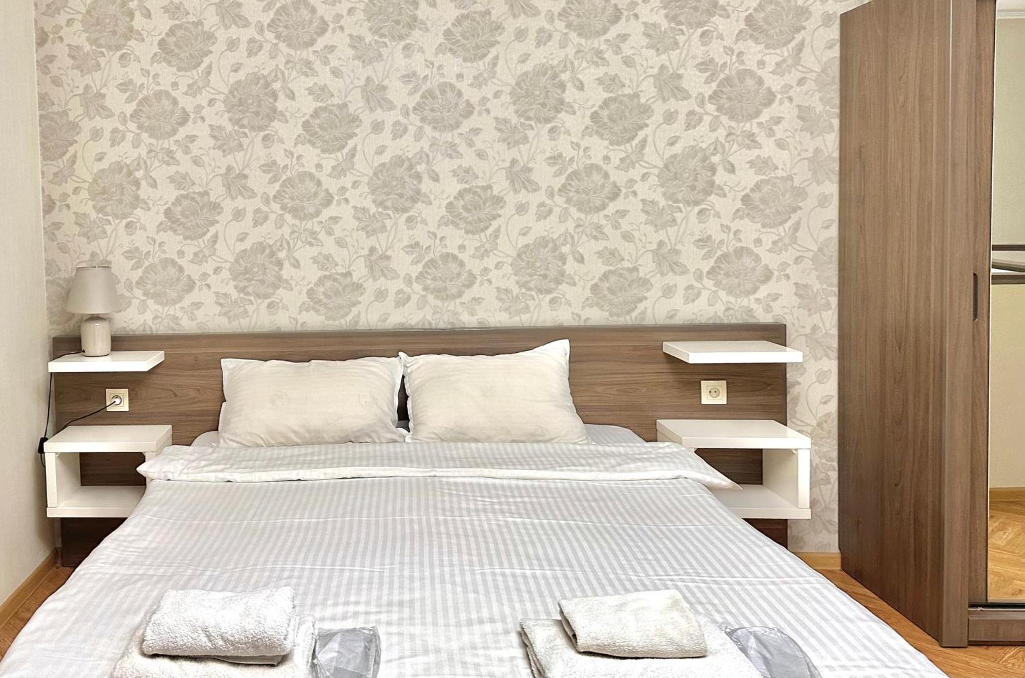 Hotel Four Brothers Тбилиси Экстерьер фото