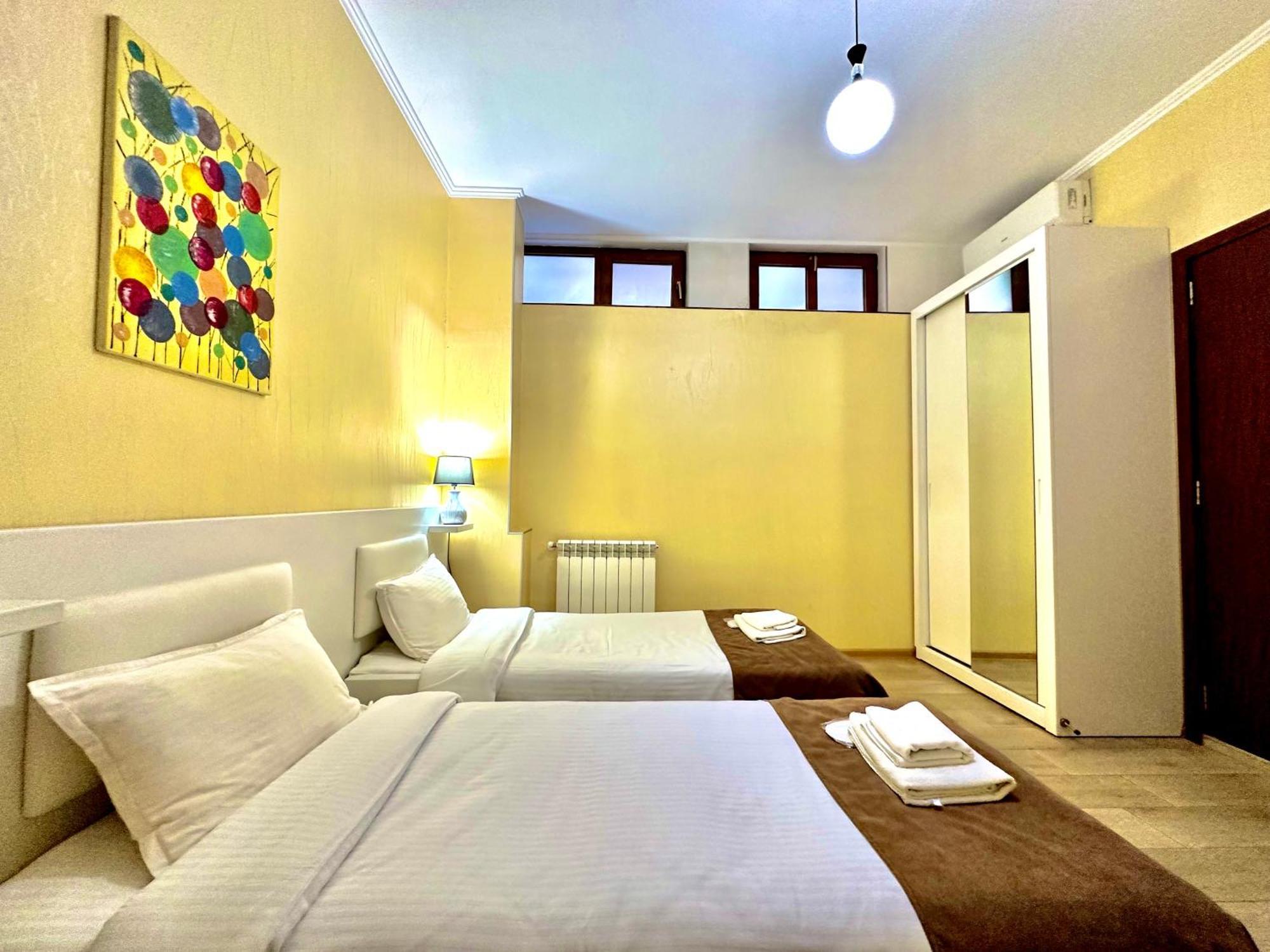 Hotel Four Brothers Тбилиси Экстерьер фото