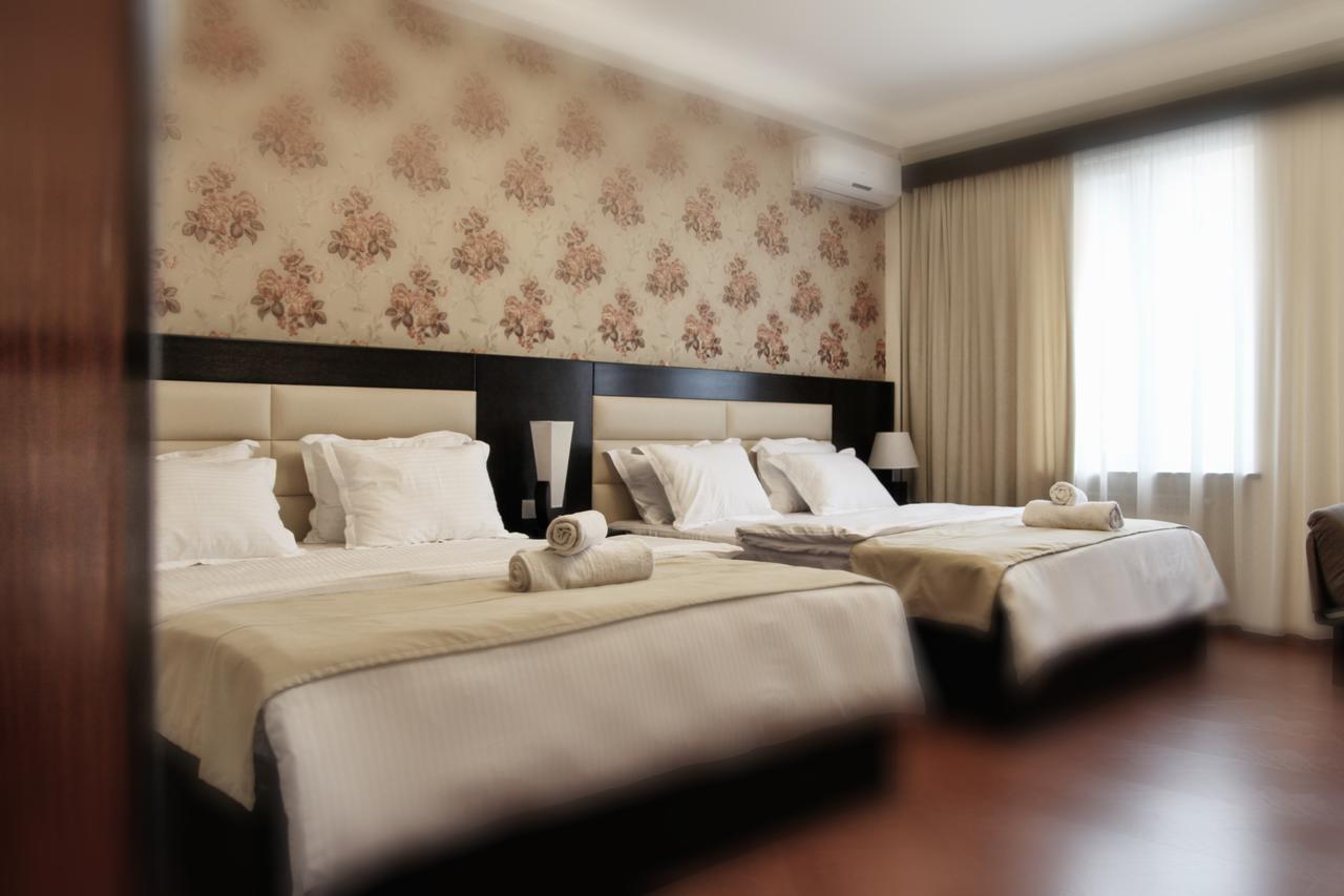 Hotel Four Brothers Тбилиси Экстерьер фото