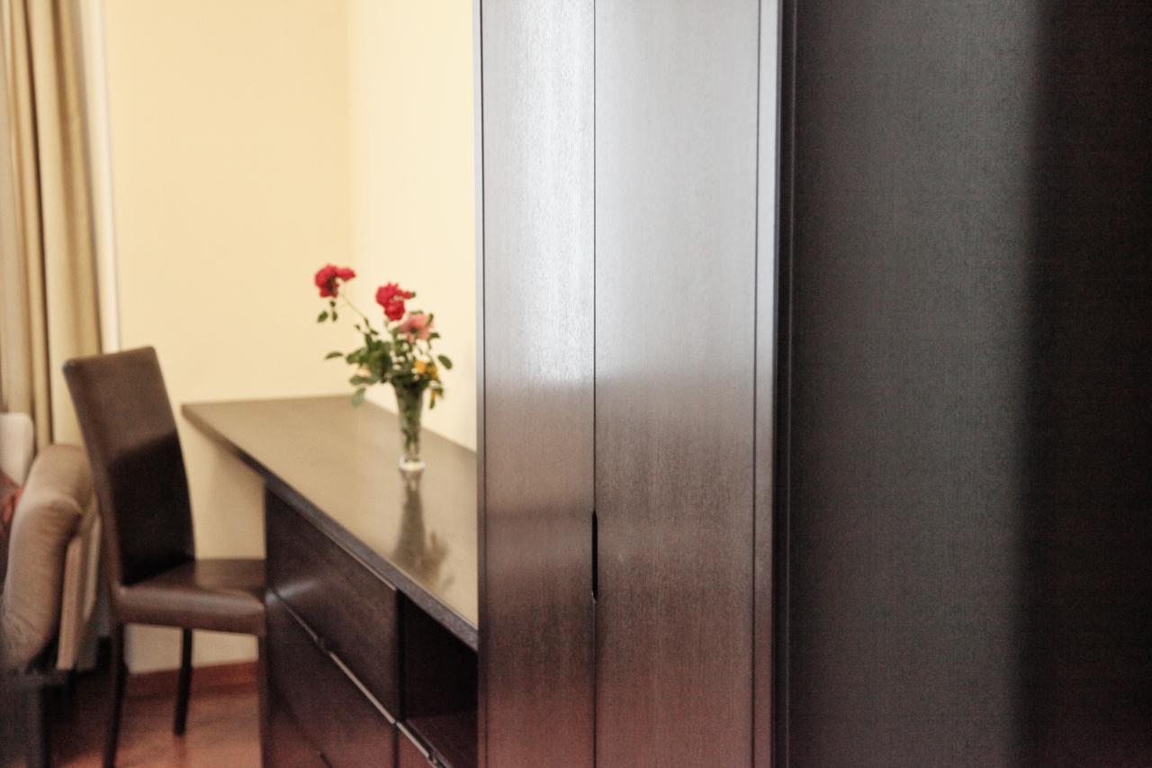 Hotel Four Brothers Тбилиси Экстерьер фото