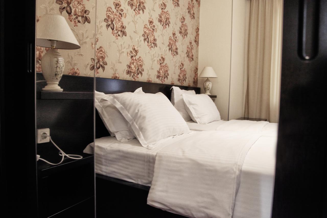 Hotel Four Brothers Тбилиси Экстерьер фото