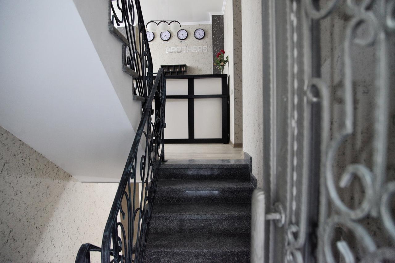 Hotel Four Brothers Тбилиси Экстерьер фото