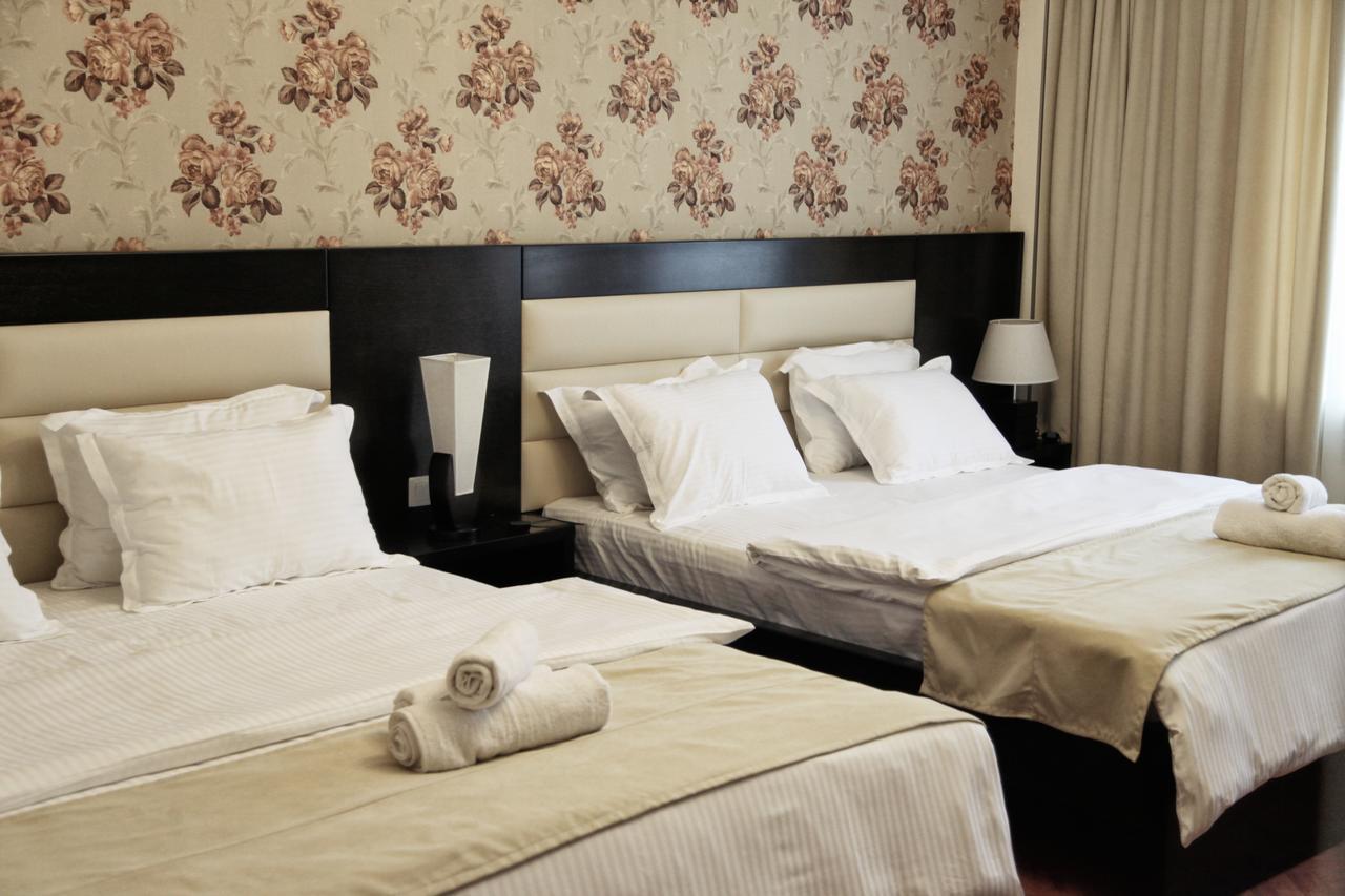 Hotel Four Brothers Тбилиси Экстерьер фото