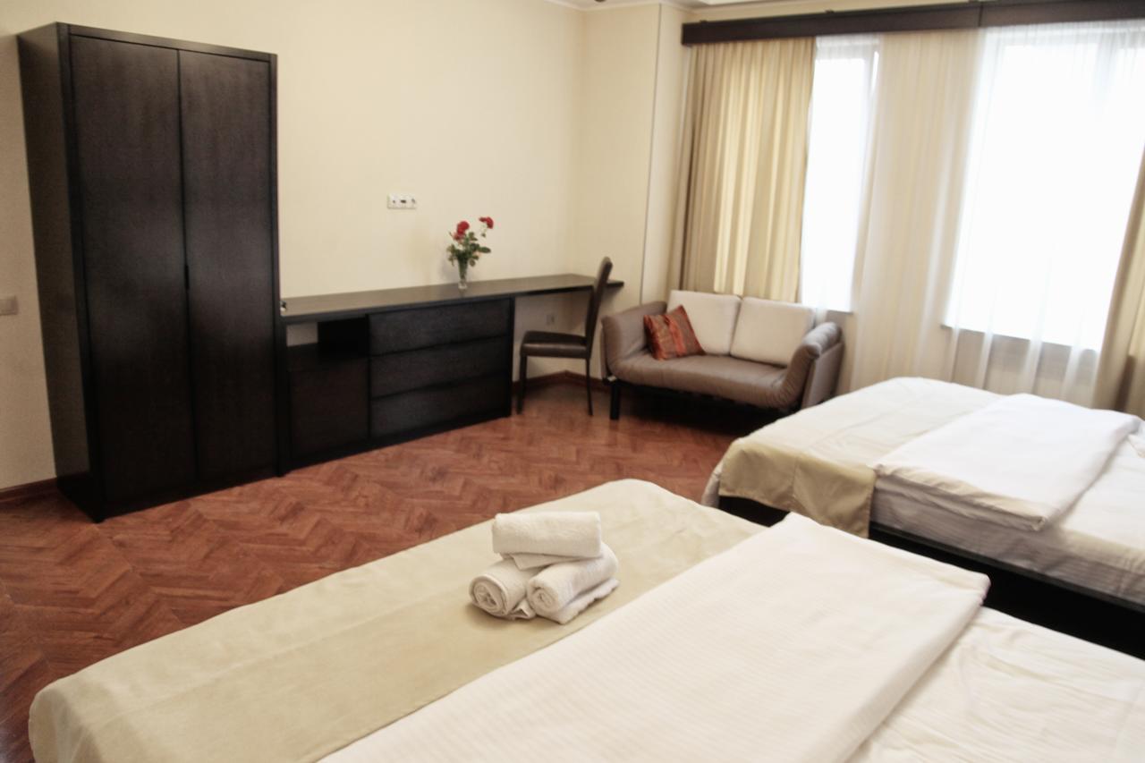 Hotel Four Brothers Тбилиси Экстерьер фото