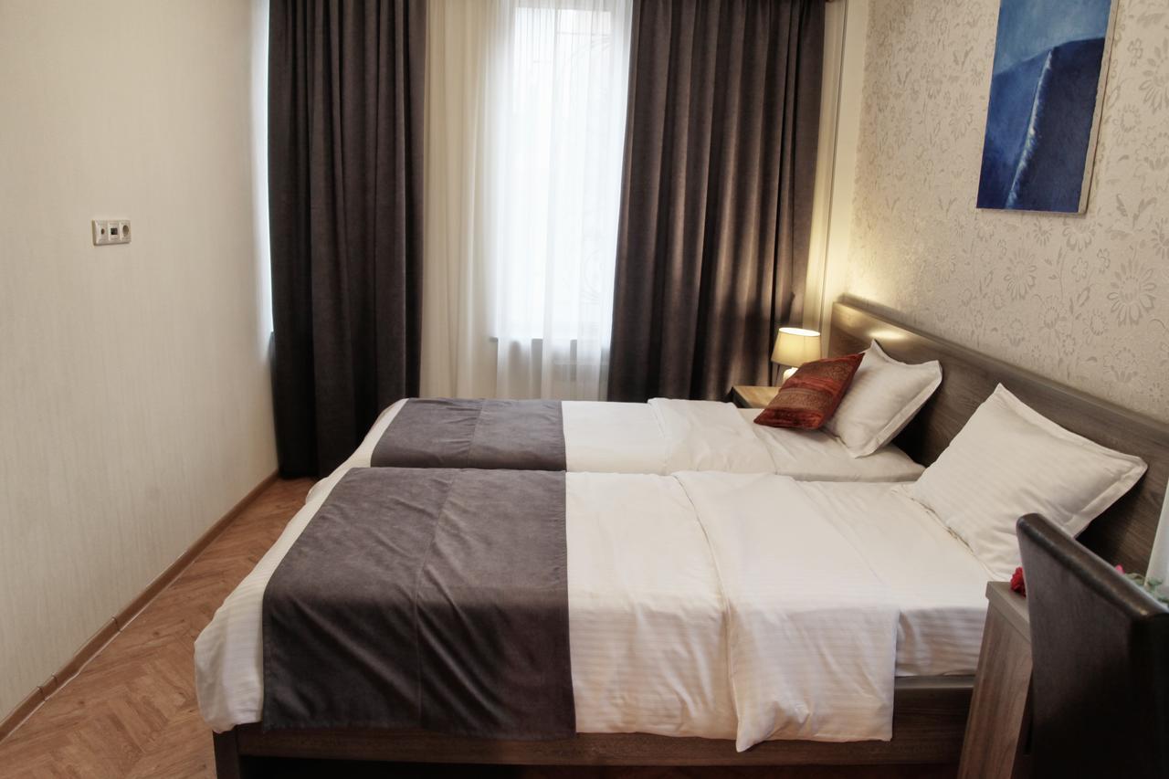 Hotel Four Brothers Тбилиси Экстерьер фото