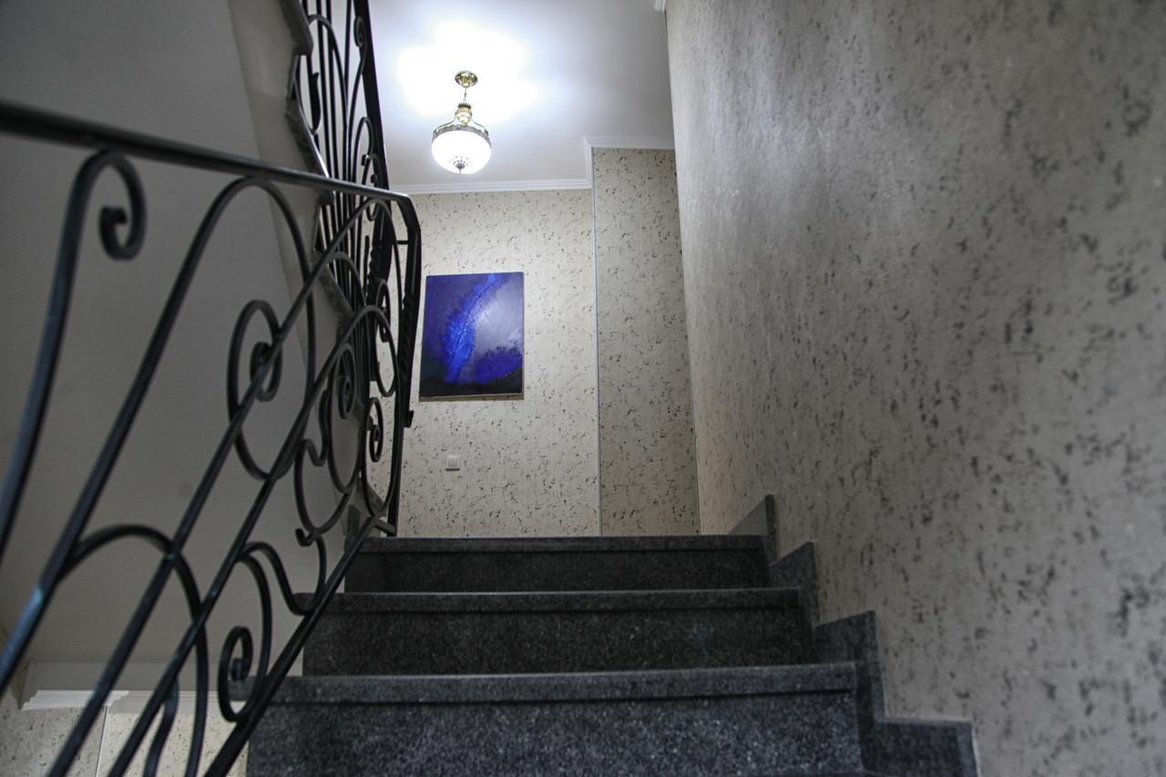 Hotel Four Brothers Тбилиси Экстерьер фото