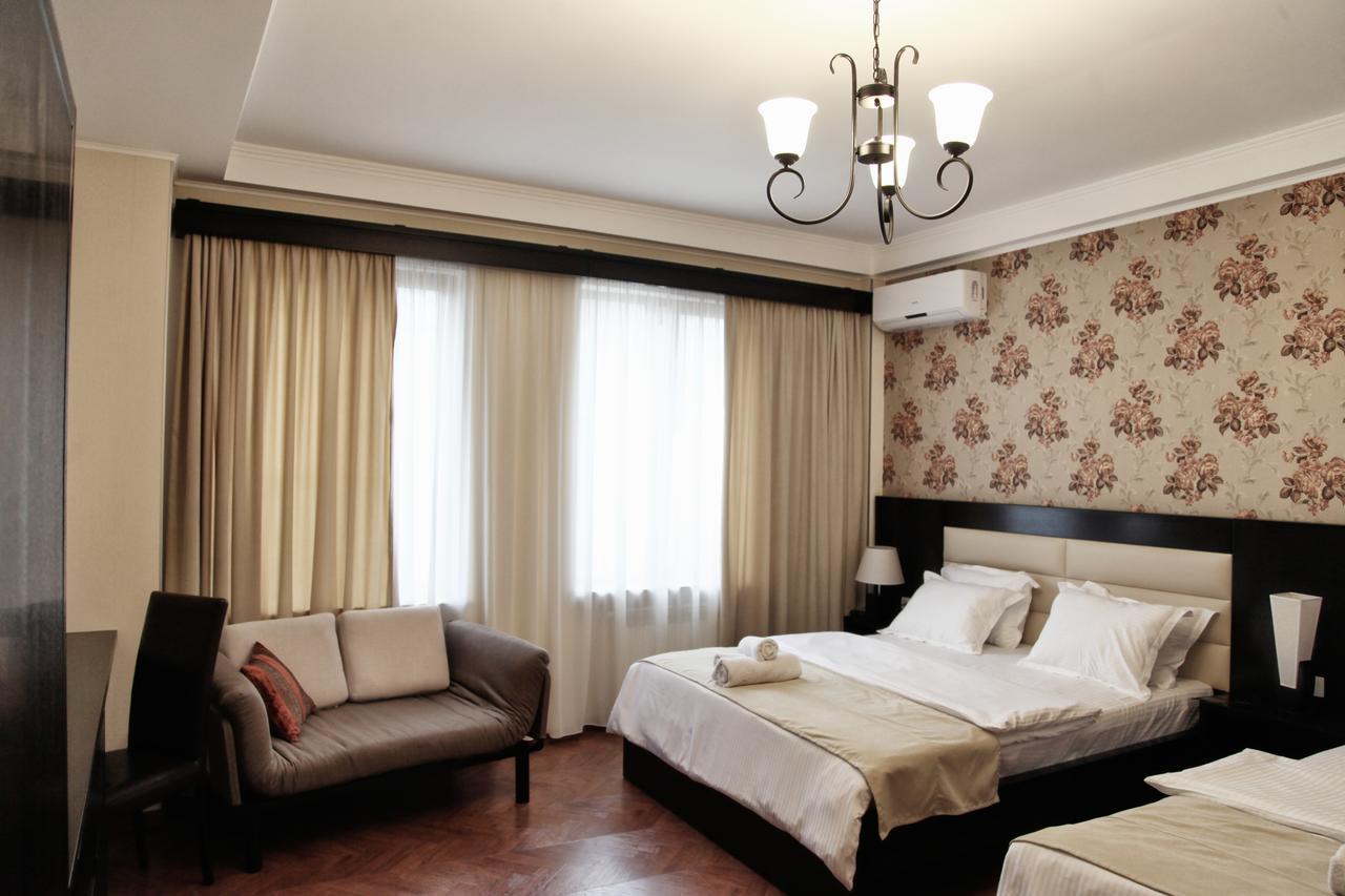 Hotel Four Brothers Тбилиси Экстерьер фото