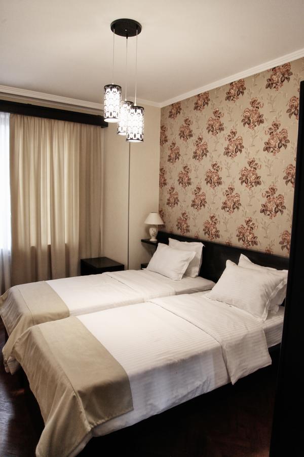 Hotel Four Brothers Тбилиси Экстерьер фото