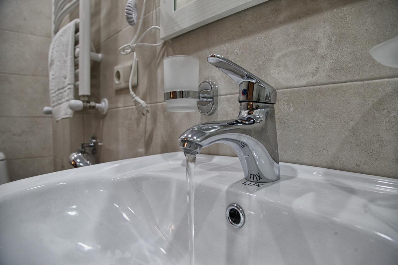 Hotel Four Brothers Тбилиси Экстерьер фото