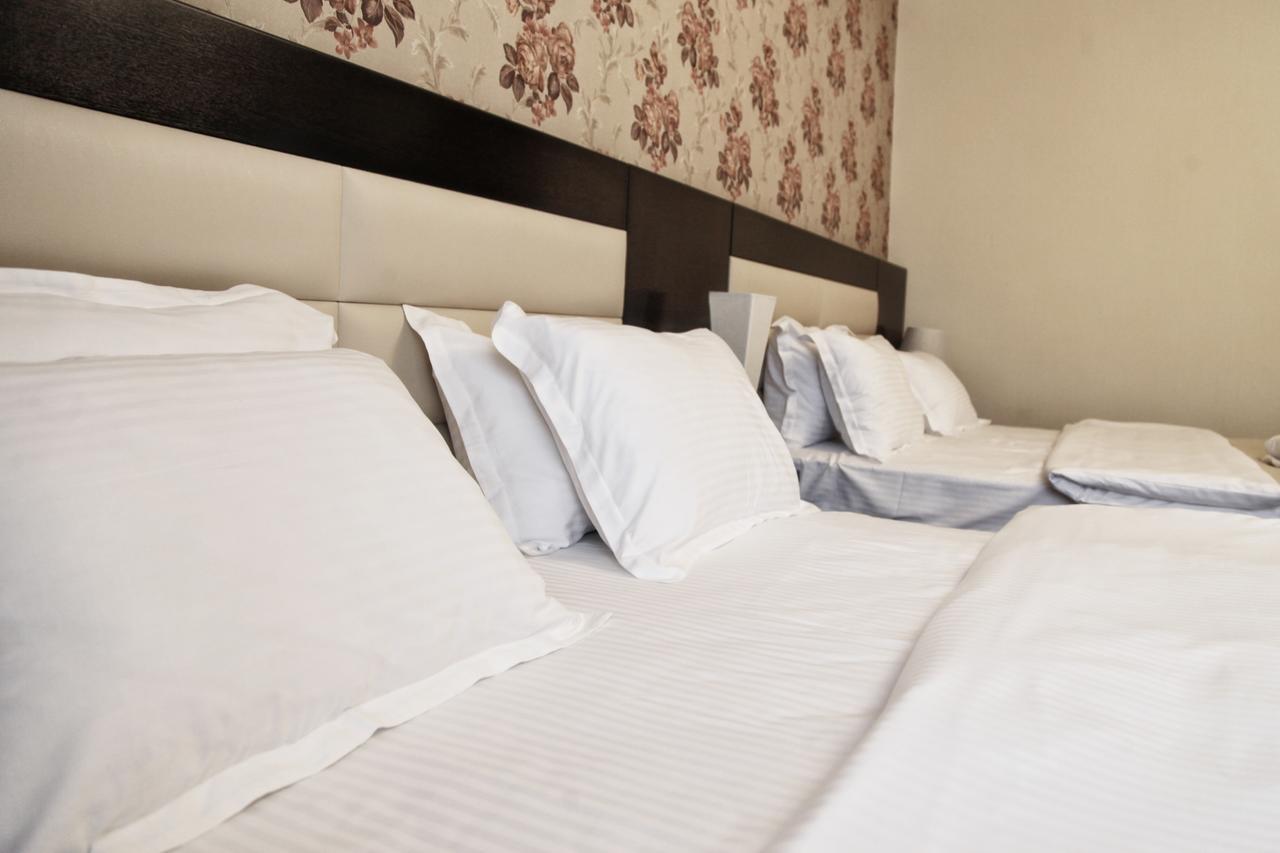 Hotel Four Brothers Тбилиси Экстерьер фото