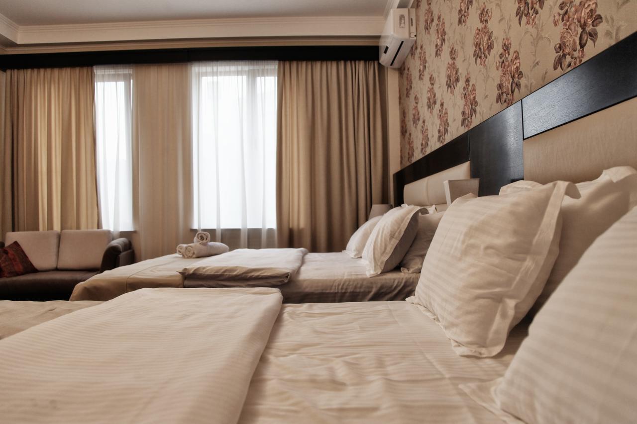 Hotel Four Brothers Тбилиси Экстерьер фото