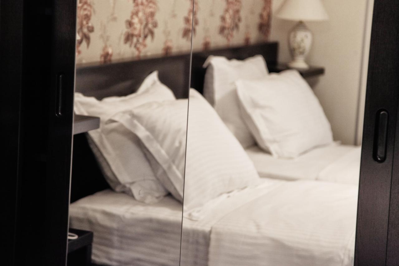 Hotel Four Brothers Тбилиси Экстерьер фото